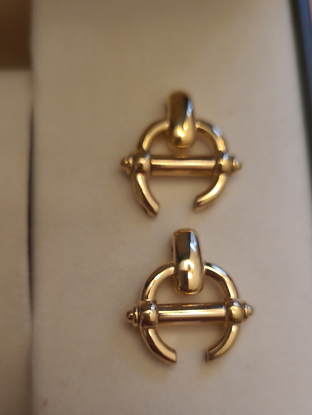 Authentic Gucci Gold Bracelet Watch with Black Dial - Picture 9 of 9
